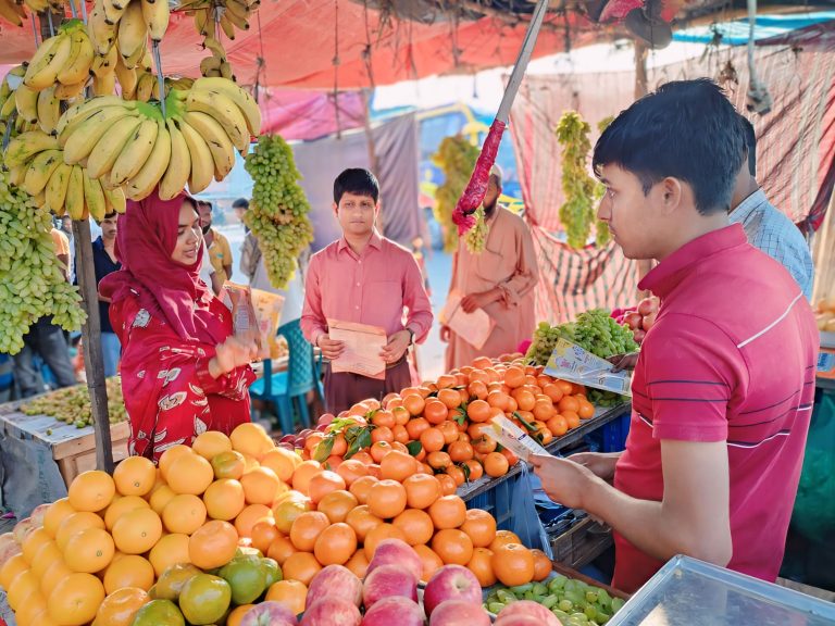 নন্দীগ্রাম উপজেলা প্রশাসনের বাজার মনিটরিং ও লিফলেট বিতরণ