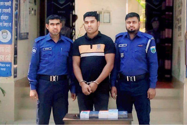 নন্দীগ্রামে মোবাইলের দোকানে চুরির ঘটনায় গ্রেফতার-১