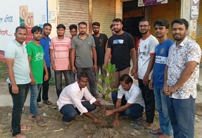 নন্দীগ্রামে স্বাধীন বাংলা যুব সংঘের উদ্যোগে বৃক্ষরোপন ও মানবতার দেয়াল উদ্বোধন