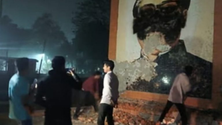 বিভিন্ন জেলায় শেখ মুজিবের ম্যুরাল ভাঙচুর