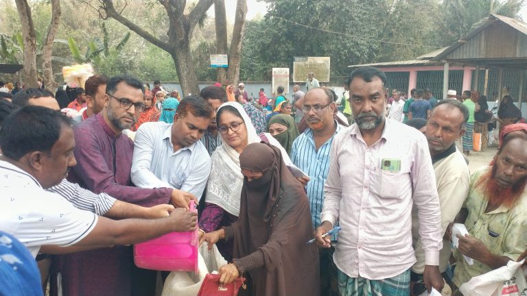নন্দীগ্রামে ঈদুল ফিতর উপলক্ষে ভিজিএফএর চাল বিতরণ