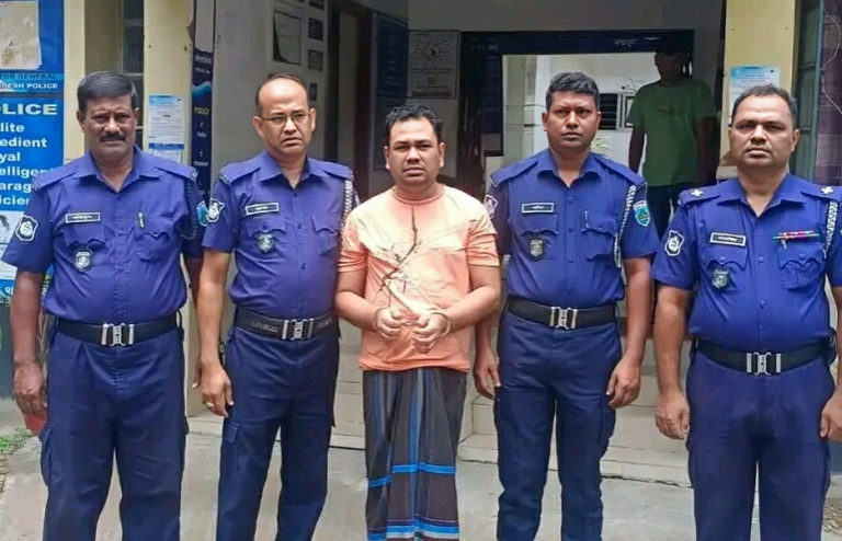 নন্দীগ্রামে আওয়ামী লীগের দপ্তর সম্পাদক ও সাংবাদিক ফারুক কামাল গ্রেপ্তার