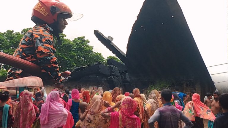 নন্দীগ্রামে শর্ট সার্কিটের আগুনে পুড়ল কৃষকের ঘর