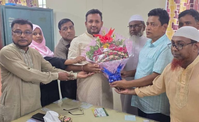 নন্দীগ্রামে গার্লস হাইস্কুলের সভাপতি জামাল হোসেনকে বরণ ও সংবর্ধনা