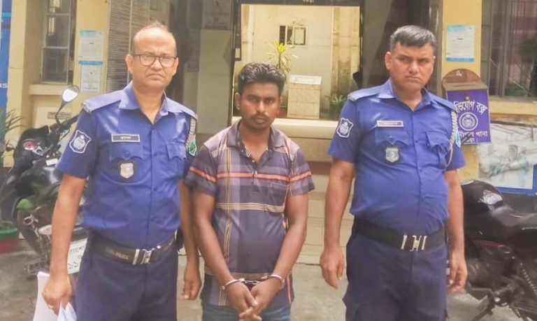 নন্দীগ্রামে ৩৫ পিচ ইয়াবা সহ মাদক ব্যবসায়ী গ্রেফতার