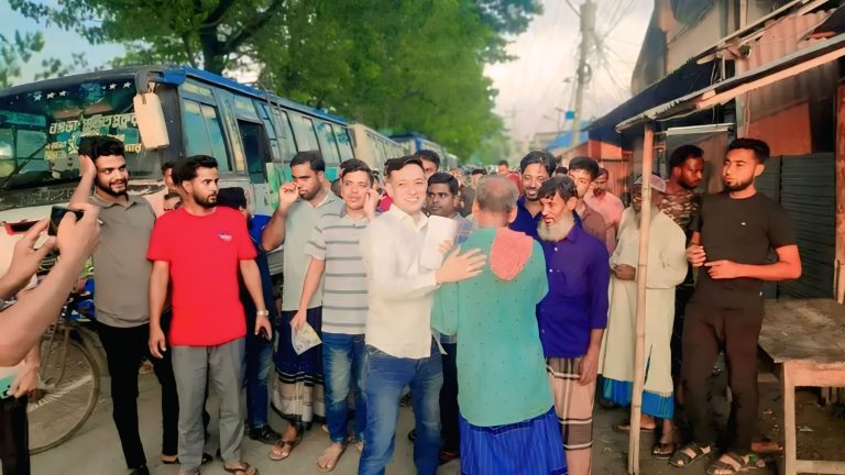 নন্দীগ্রামে তারেক রহমানের ৩১ দফা হাতে নিয়ে ছুটছে যুবদল 