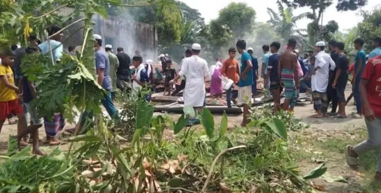 ফেসবুকে কটূক্তির জেরে ৪টি মাজারে ভাঙচুর-অগ্নিসংযোগ